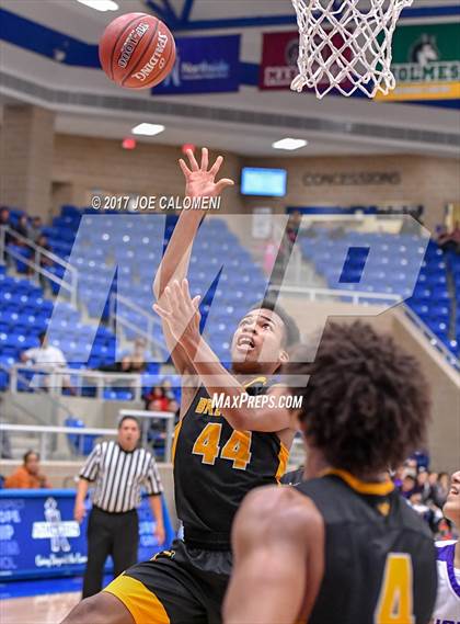 Thumbnail 2 in Warren vs Brennan photogallery.
