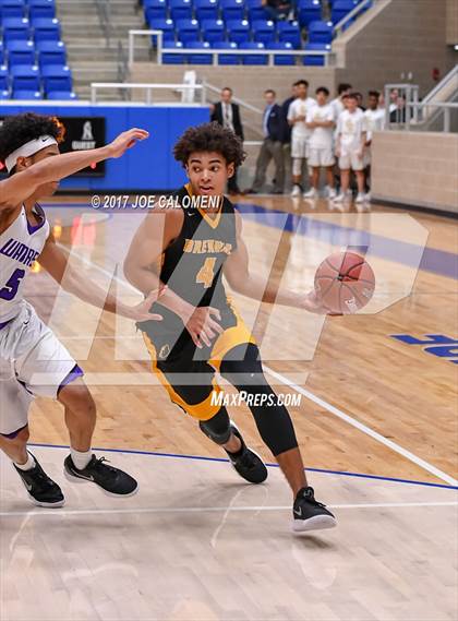 Thumbnail 3 in Warren vs Brennan photogallery.