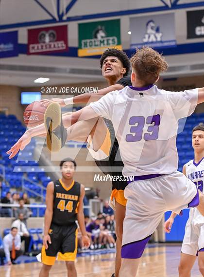 Thumbnail 3 in Warren vs Brennan photogallery.
