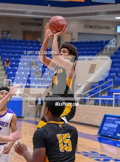 Thumbnail 3 in Warren vs Brennan photogallery.