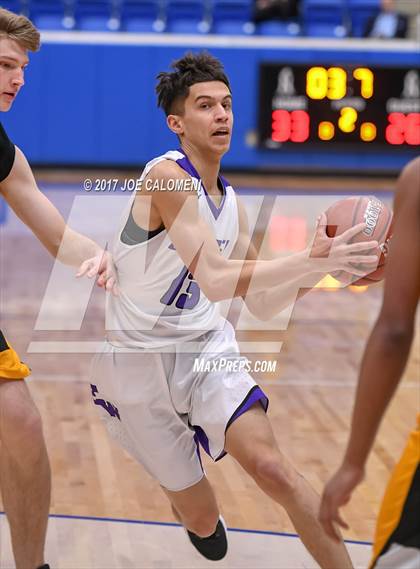 Thumbnail 3 in Warren vs Brennan photogallery.