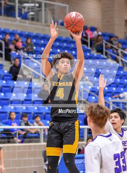 Thumbnail 3 in Warren vs Brennan photogallery.