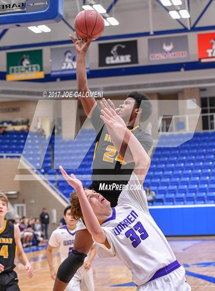 Thumbnail 2 in Warren vs Brennan photogallery.