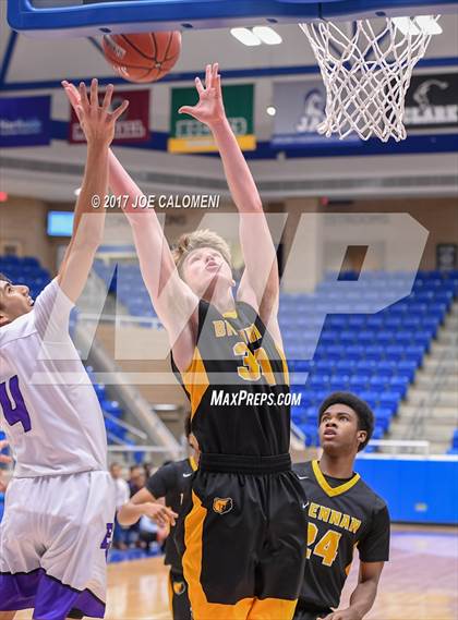 Thumbnail 1 in Warren vs Brennan photogallery.
