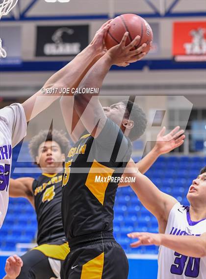 Thumbnail 3 in Warren vs Brennan photogallery.