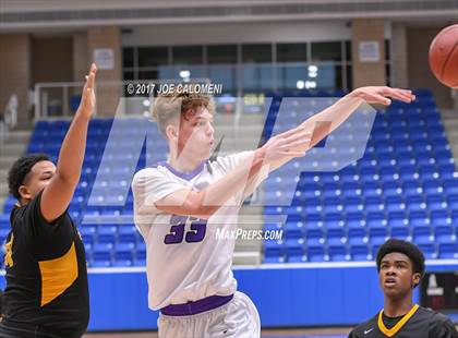 Thumbnail 1 in Warren vs Brennan photogallery.