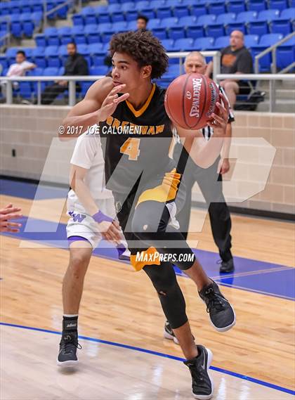 Thumbnail 3 in Warren vs Brennan photogallery.