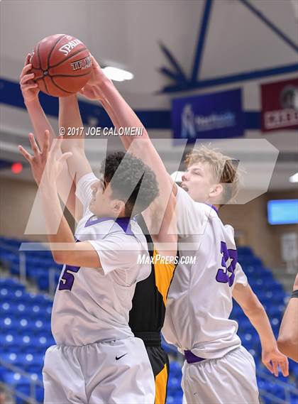 Thumbnail 3 in Warren vs Brennan photogallery.