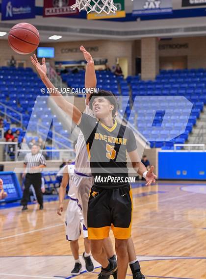 Thumbnail 3 in Warren vs Brennan photogallery.