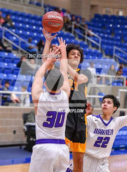 Thumbnail 3 in Warren vs Brennan photogallery.