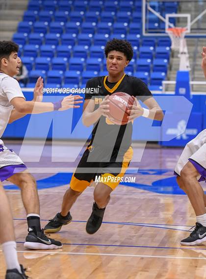 Thumbnail 3 in Warren vs Brennan photogallery.