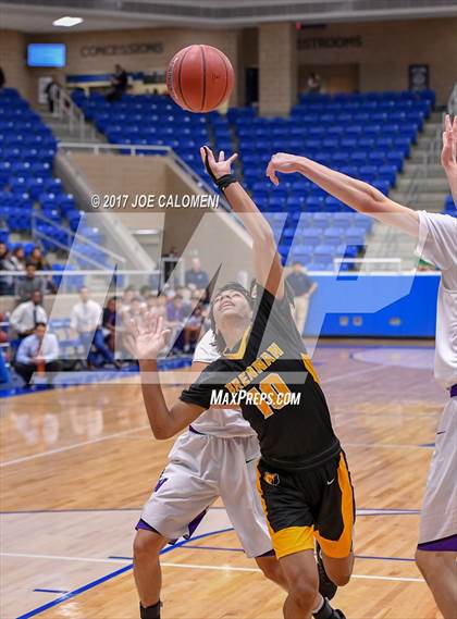 Thumbnail 1 in Warren vs Brennan photogallery.