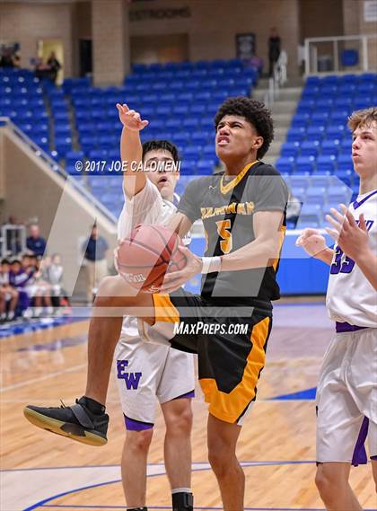 Thumbnail 1 in Warren vs Brennan photogallery.
