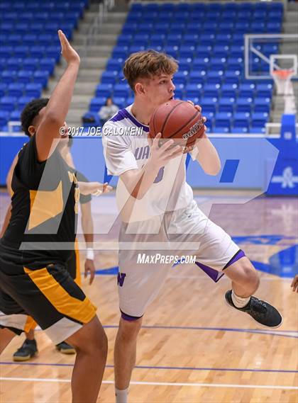 Thumbnail 1 in Warren vs Brennan photogallery.
