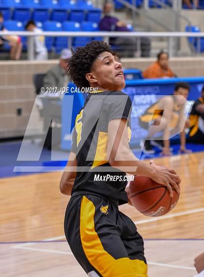 Thumbnail 3 in Warren vs Brennan photogallery.