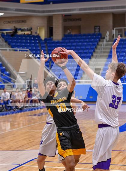 Thumbnail 1 in Warren vs Brennan photogallery.