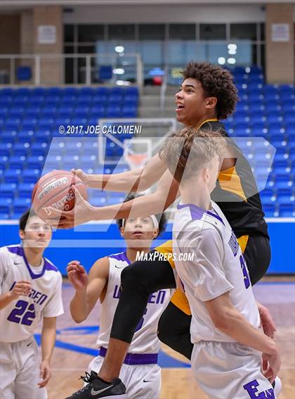 Thumbnail 1 in Warren vs Brennan photogallery.