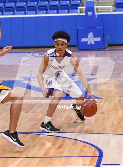 Thumbnail 2 in Warren vs Brennan photogallery.