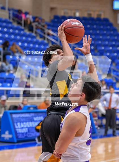 Thumbnail 2 in Warren vs Brennan photogallery.