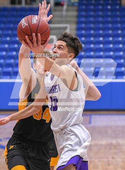 Thumbnail 3 in Warren vs Brennan photogallery.