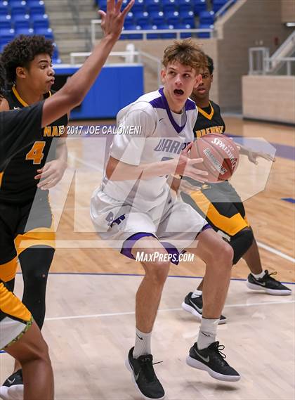 Thumbnail 2 in Warren vs Brennan photogallery.