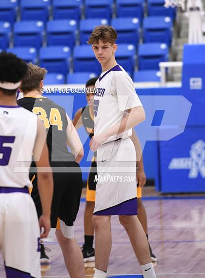 Thumbnail 1 in Warren vs Brennan photogallery.