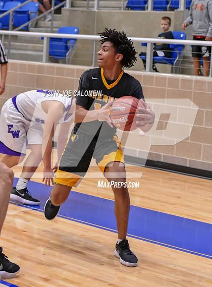 Thumbnail 2 in Warren vs Brennan photogallery.