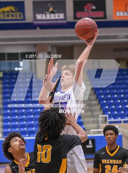 Thumbnail 3 in Warren vs Brennan photogallery.