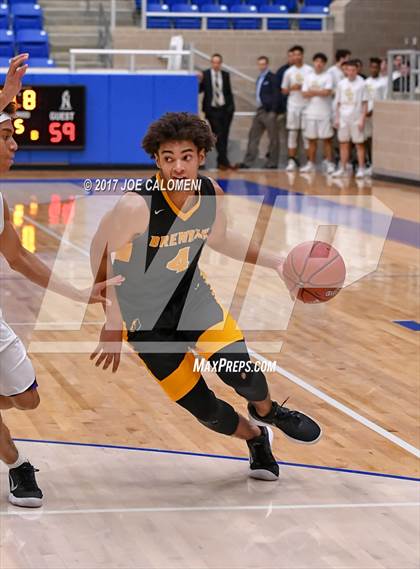 Thumbnail 2 in Warren vs Brennan photogallery.
