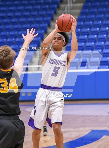 Thumbnail 2 in Warren vs Brennan photogallery.