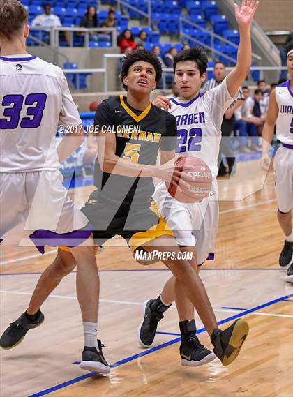 Thumbnail 3 in Warren vs Brennan photogallery.