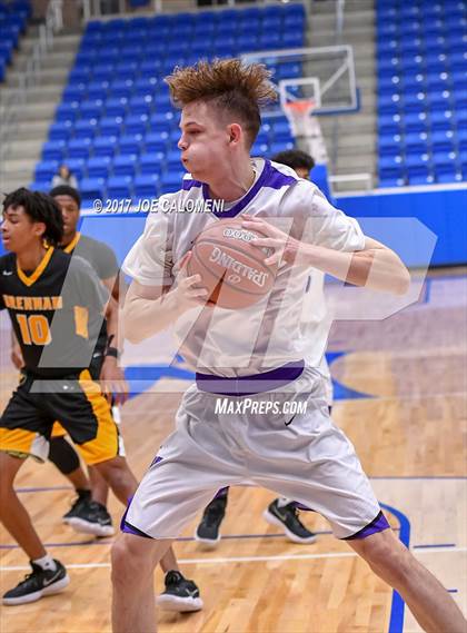 Thumbnail 1 in Warren vs Brennan photogallery.