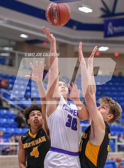 Thumbnail 3 in Warren vs Brennan photogallery.