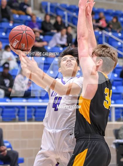 Thumbnail 2 in Warren vs Brennan photogallery.