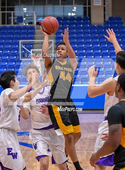 Thumbnail 2 in Warren vs Brennan photogallery.
