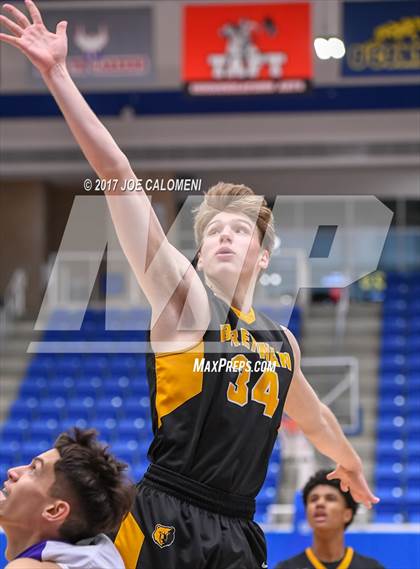 Thumbnail 1 in Warren vs Brennan photogallery.
