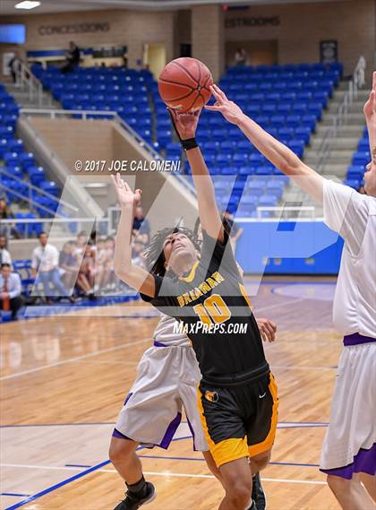 Thumbnail 2 in Warren vs Brennan photogallery.