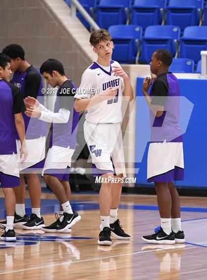Thumbnail 3 in Warren vs Brennan photogallery.