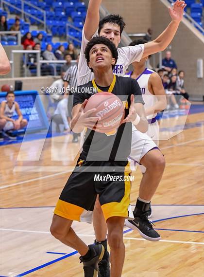 Thumbnail 3 in Warren vs Brennan photogallery.