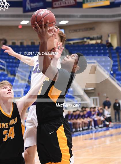Thumbnail 3 in Warren vs Brennan photogallery.
