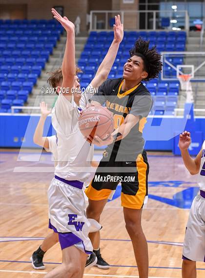 Thumbnail 3 in Warren vs Brennan photogallery.
