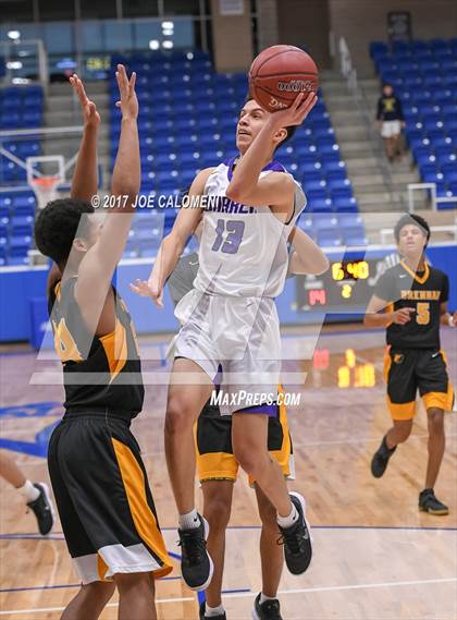 Thumbnail 1 in Warren vs Brennan photogallery.