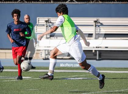Thumbnail 2 in La Salle vs Gabrielino (Scrimmage) photogallery.