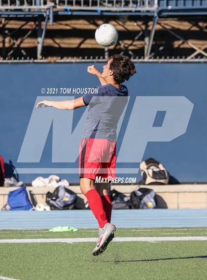 Thumbnail 1 in La Salle vs Gabrielino (Scrimmage) photogallery.
