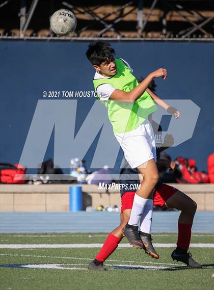 Thumbnail 1 in La Salle vs Gabrielino (Scrimmage) photogallery.
