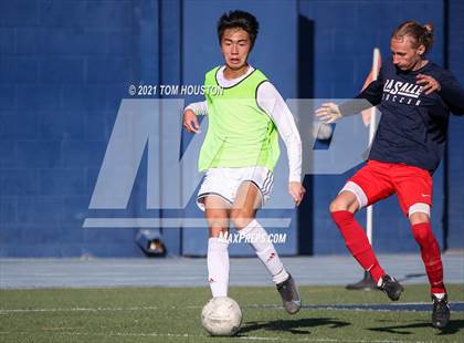 Thumbnail 1 in La Salle vs Gabrielino (Scrimmage) photogallery.
