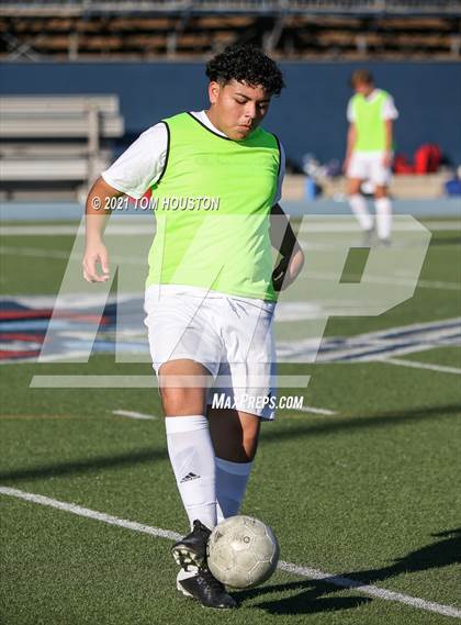 Thumbnail 1 in La Salle vs Gabrielino (Scrimmage) photogallery.