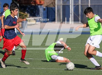 Thumbnail 3 in La Salle vs Gabrielino (Scrimmage) photogallery.