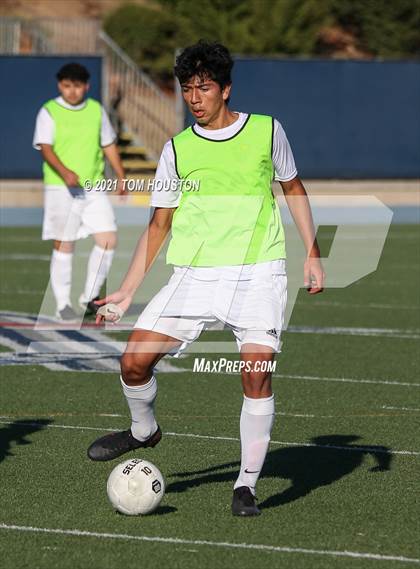 Thumbnail 2 in La Salle vs Gabrielino (Scrimmage) photogallery.