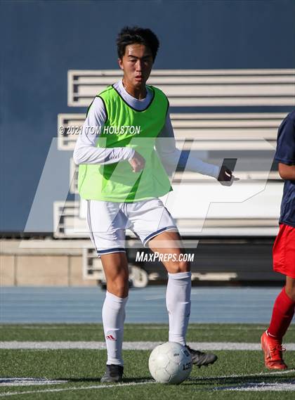 Thumbnail 1 in La Salle vs Gabrielino (Scrimmage) photogallery.